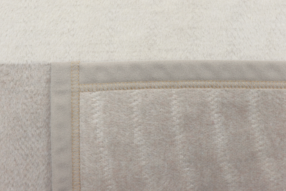 Biederlack Wohn- und Kuscheldecke 'Feel Modern' 150 x 200 cm Beige - Natur
